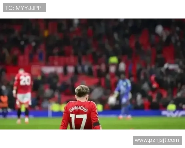 那不勒斯狂胜曼联6比2红牌事件引发全场热议与争议