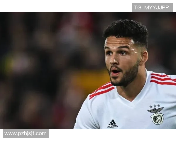 曼联在足总杯中以3-0战胜本菲卡帽子戏法点燃全场激情